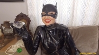 Batgirl gets shocked by the De Sade stone HD